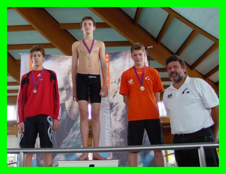 Siegerehrung: 1. Platz fr Patrick Hausotter (Jhrg.91) ber 400m Freistil